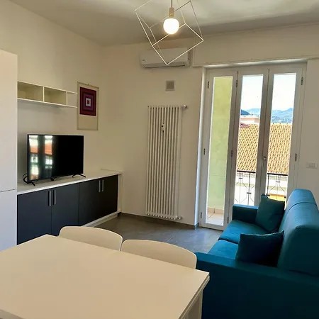 Casa Grecale - Elegante E Indipendente Con Balcone